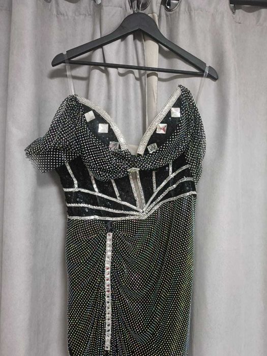 Rochie bijuterie făcută pe comandă