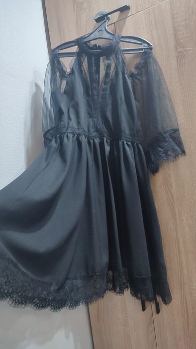 Красивое платье  с кружевом