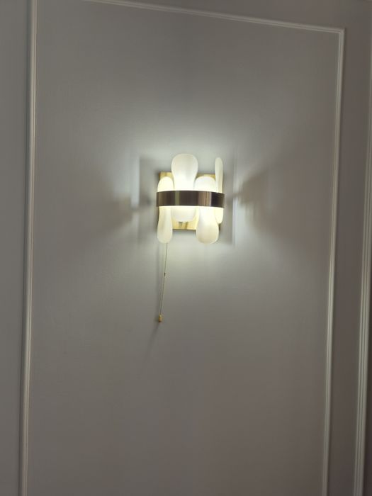 Бра настенная красивая