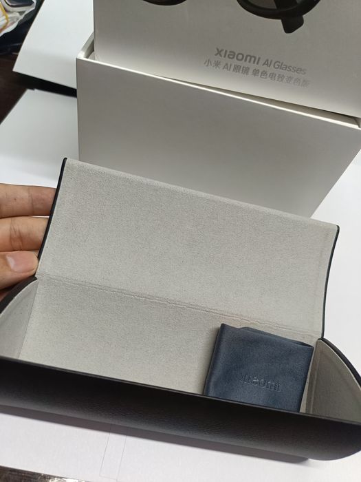Xiaomi AI Glasses с фотохромом