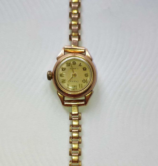 Продам золотые часы Чайка