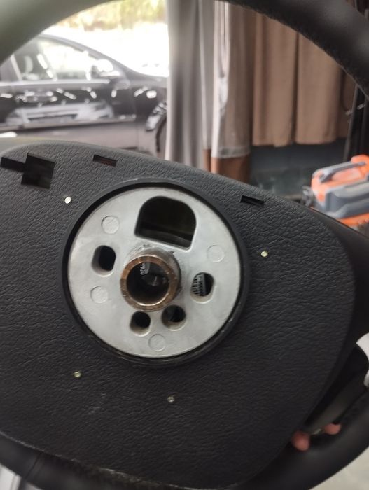 Jentra rul sotiladi 550ming zamenga