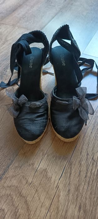 Дамски еспадрили с връзки около глезена, на висока подметка