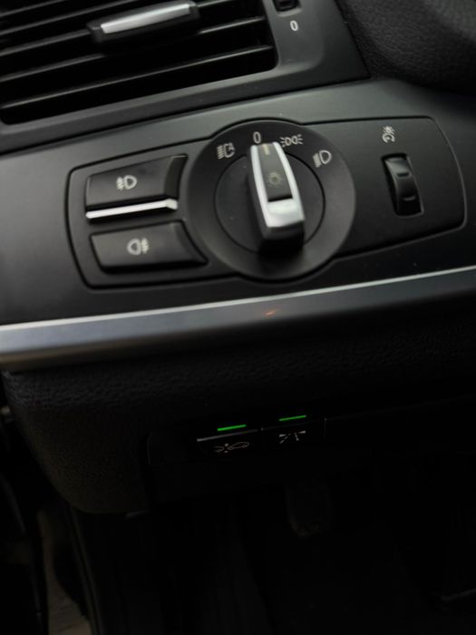 BMW X3 2.0 X-drive 184cp an.2012 2 butoane+head up display