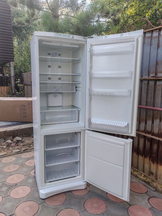 Холодильник Indesit