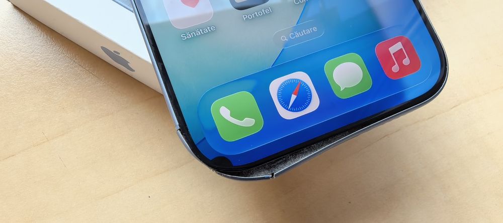 Apple IPhone 17 - 256GB _Carcasa stramba / Spate Spart / Punct mic display colt __Perfect Functional // 94% Health