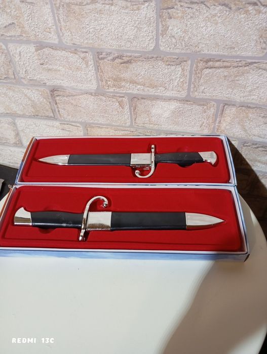 2 броя сувенирни ножове