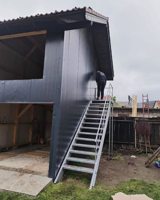 Scari zincate pe comanda