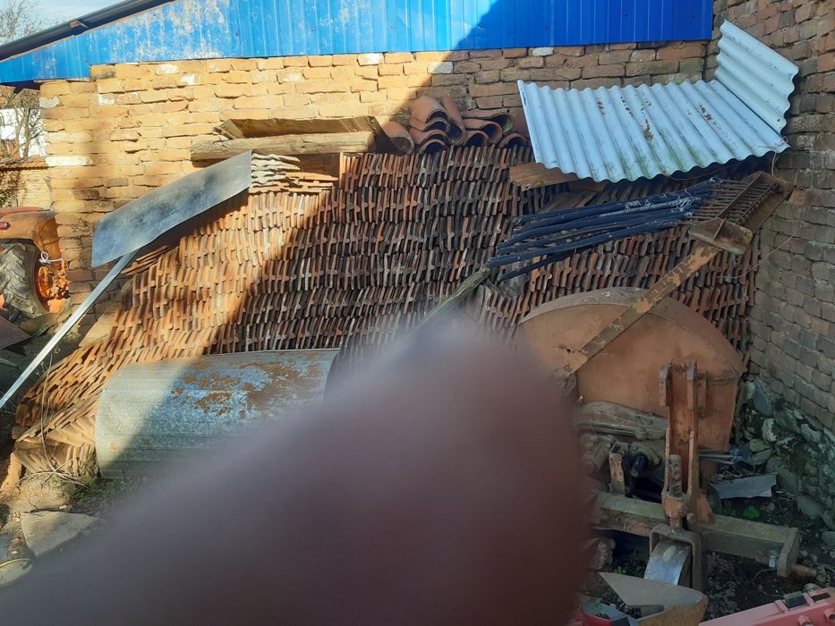 Vând țiglă recuperata din demolari,,,1500 de bucăți, aproximativ,,mode