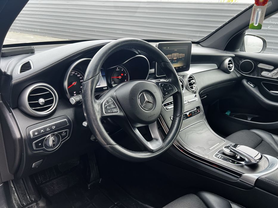 Mercedes-Benz Glc 250d 4Matic / led / panoramic