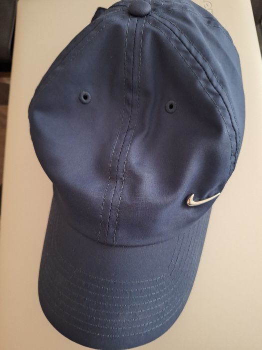 Продавам шапки Nike