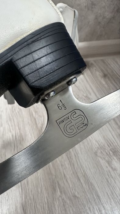 Продам коньки новые р.27