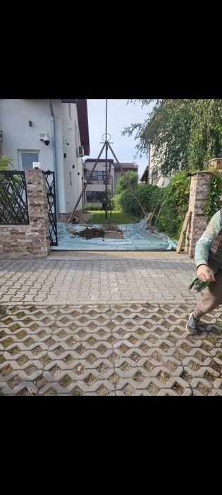 Executam puturi apă, denisipari