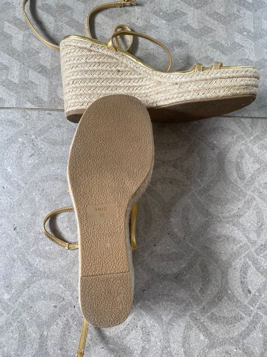 Нови сандали Mango