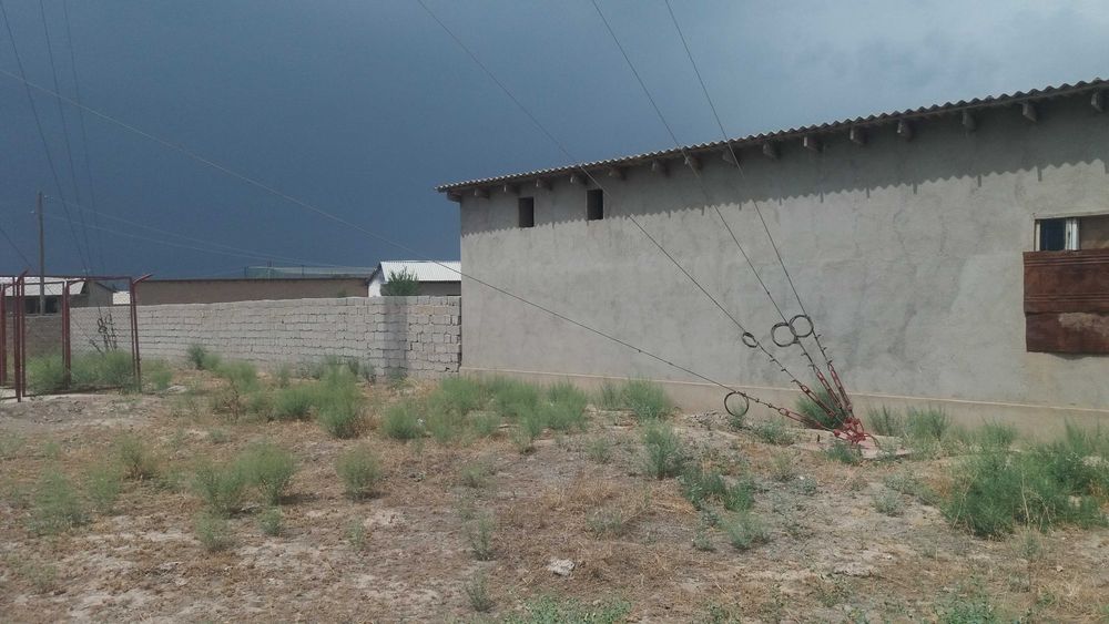 Уй жой сотилади.