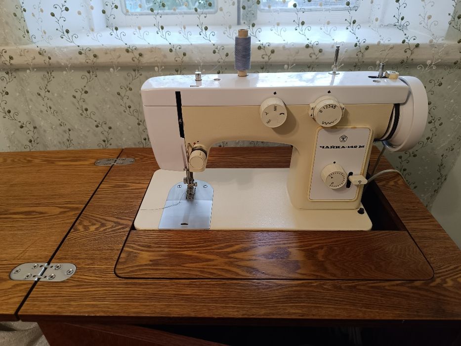 Продам машинку швейную чайка