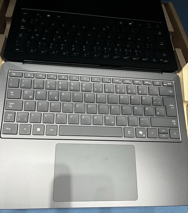 Laptop Microsoft Surface,7th Edition Snapdragon.Nou.