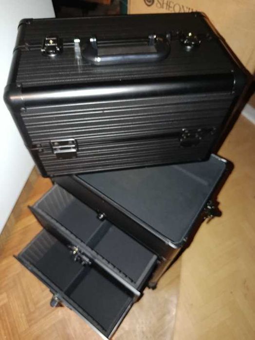 Geanta cosmetice 4 in 1 cu cutie detasabila pt cosmetice