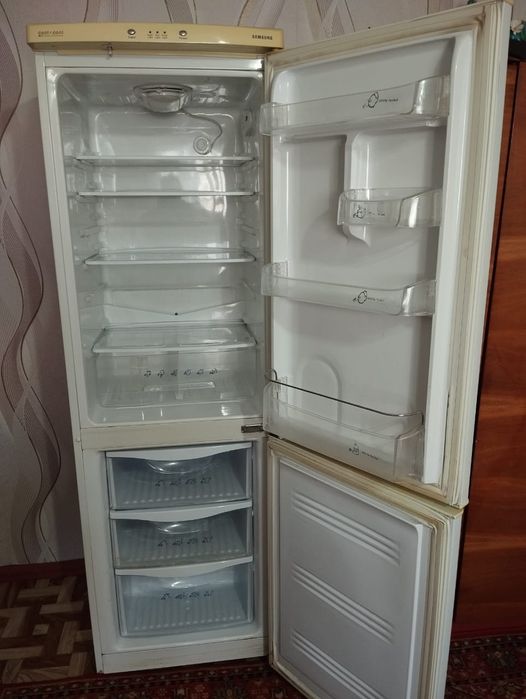 Продаем б/у холодильник