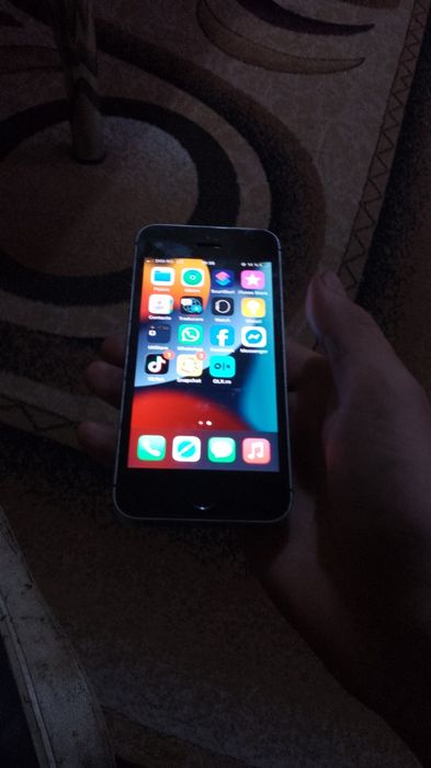 Vând IPhone SE (2016)