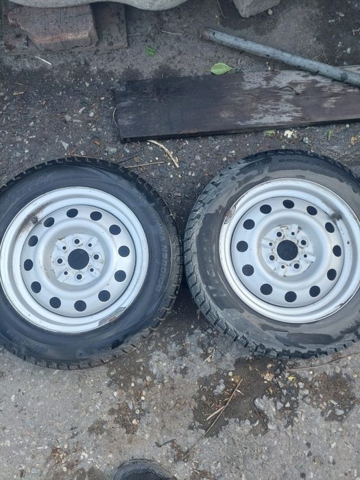 Продам  резину  с  штампоми  один  сезон