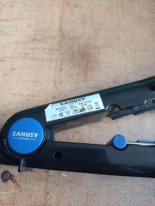 Vand 2xPlacă pentru păr. Preț negociabil