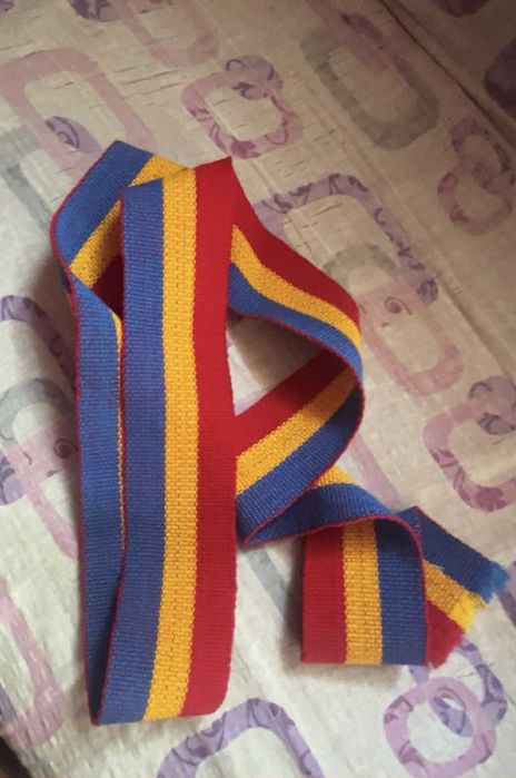 Vând costum popular