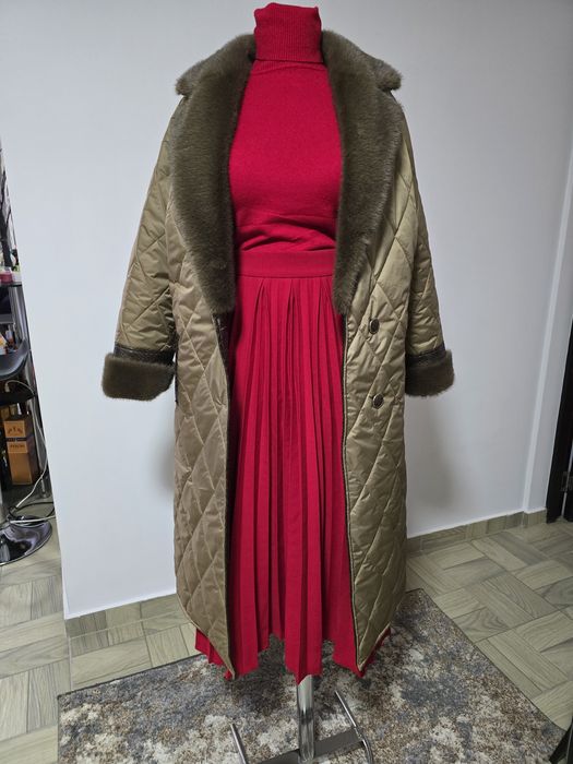 Geaca cu guler si maneci din blana, cordon propriu