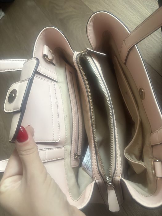 Розова чанта Guess