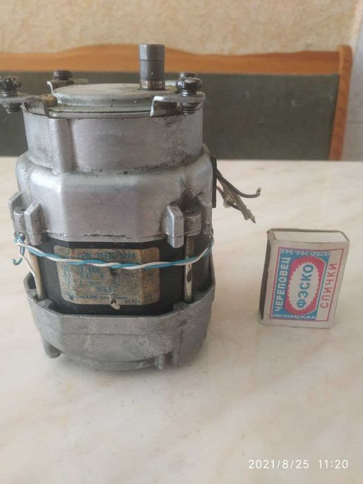 Электродвигатель с редуктором на 100 вольт.