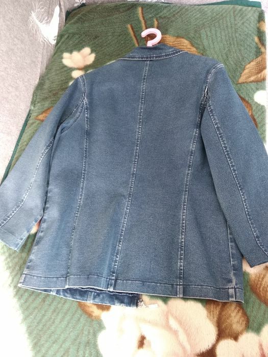 Продам джинсовую куртку