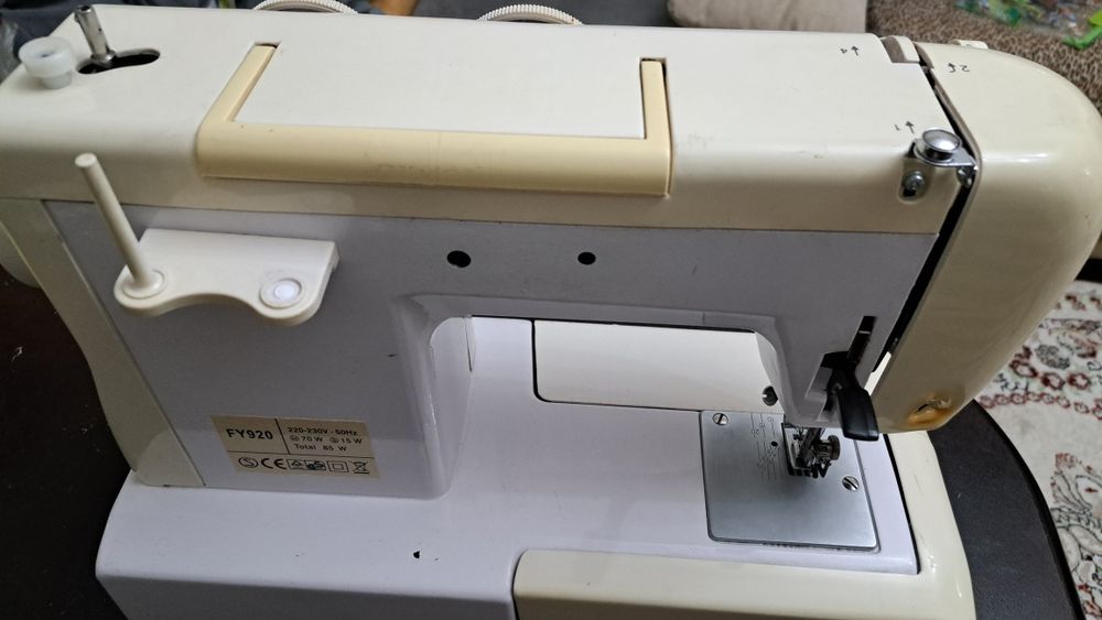 Продам швейную машину