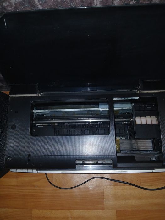 Продам  принтер Epson L805.