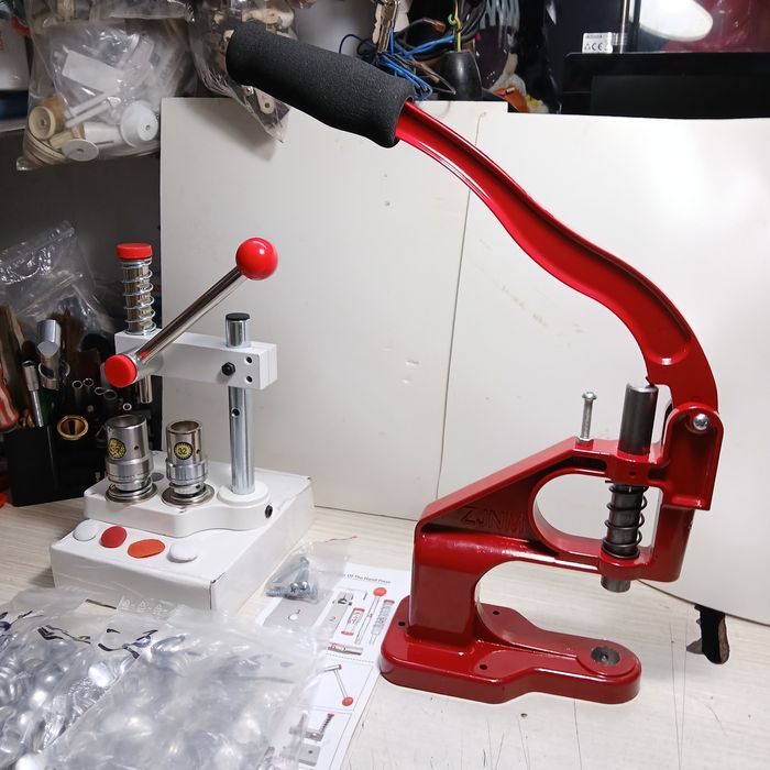 Presa pentru îmbrăcat nasturi si bătut capse  (nou)