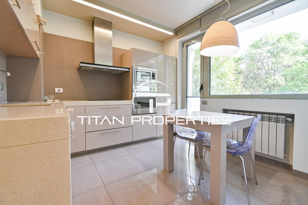 Дава се под наем Тристаен апартамент в София, Медицинска академия - 100 кв.м за 1000 € - Снимка #2