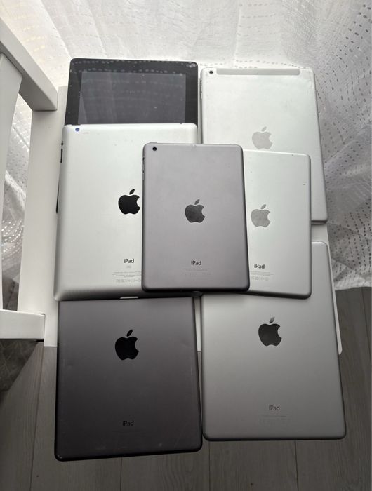 • Ipad   Air •  Pro •  Mini •