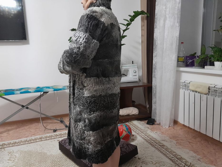 Продам каракулевую шубу