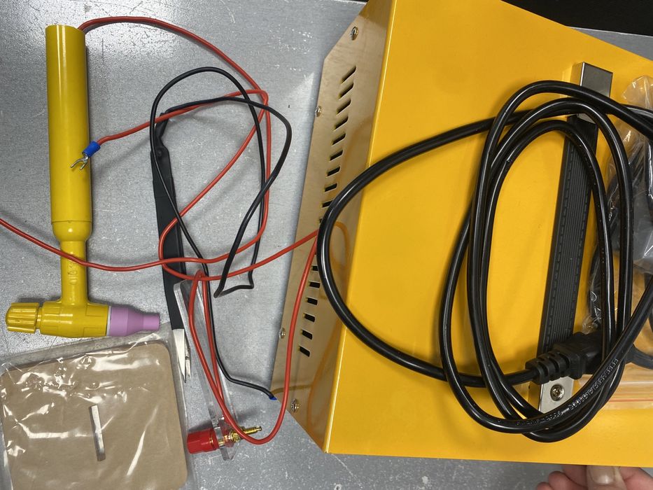 Апарат за точково заваряне на многоцветен метал бижута