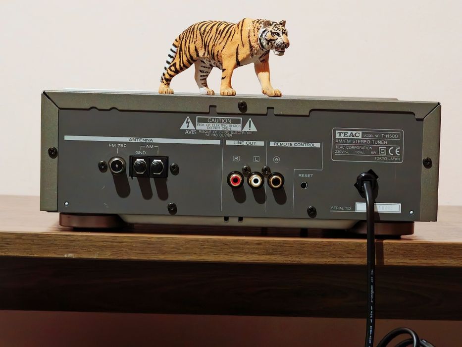 Teac T-H500 Reference. Tuner fin, gama high end. Preț fix !