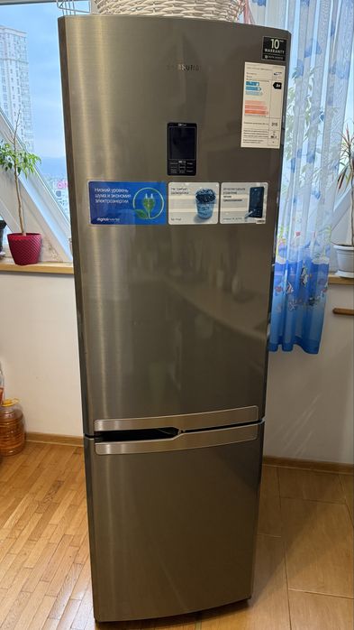 Холодильник Samsung