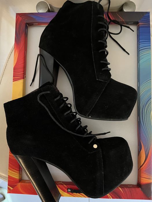 Ghete dama cu toc inalt