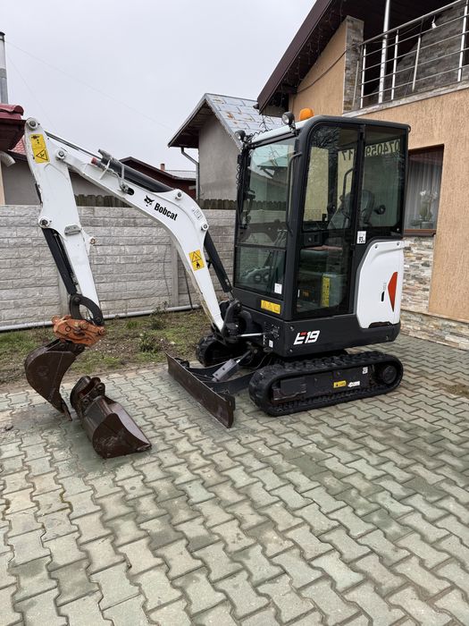 Miniexcavator E19