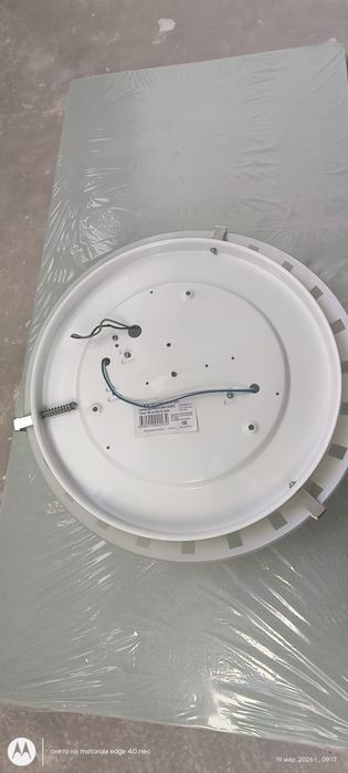 Продаётся потолочный светильник (люстра)