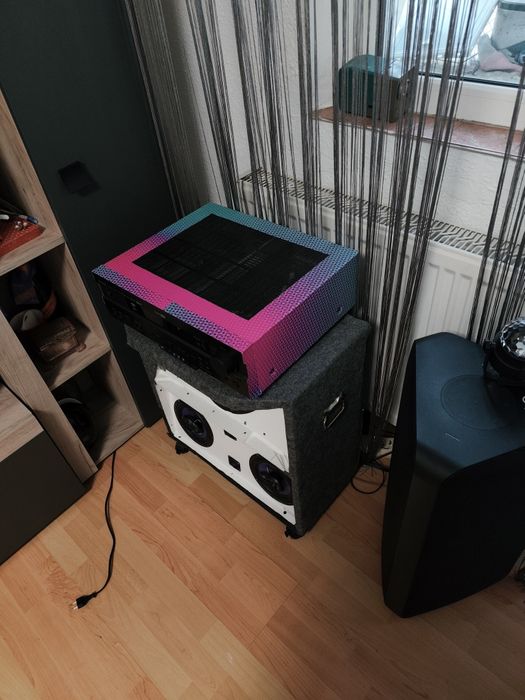 Vând boxă pasivă în stare foarte bună cu stație cu tot boxa 200w