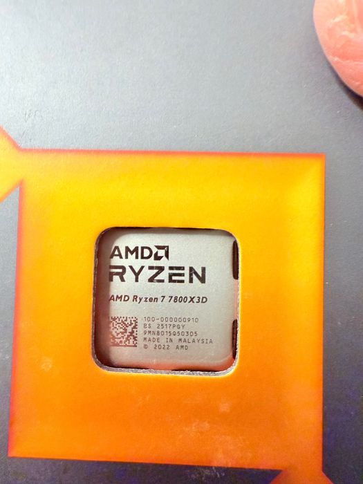 Vând procesor AMD Ryzen 7 7800x3D