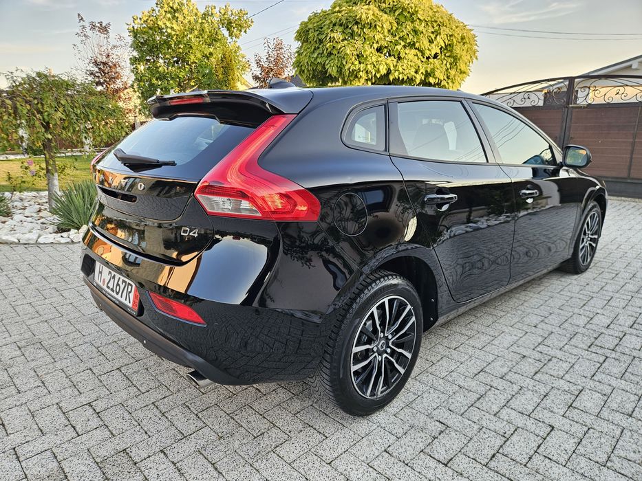 Volvo V40 - Momentum -2.0 D4 190 Cp Automat / EURO6 / LED / Memorii / Întreținere VOLVO.