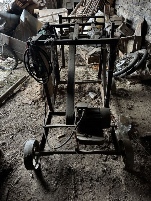 Стационарен циркуляр за дърво – с електромотор