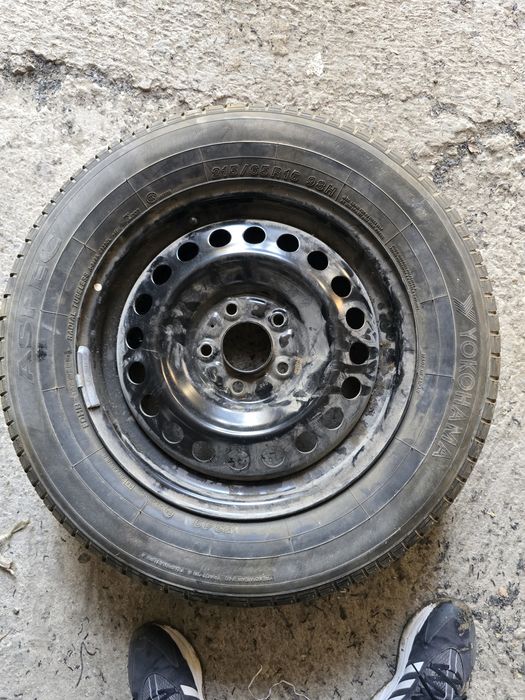 Продам  летнию резину с диском