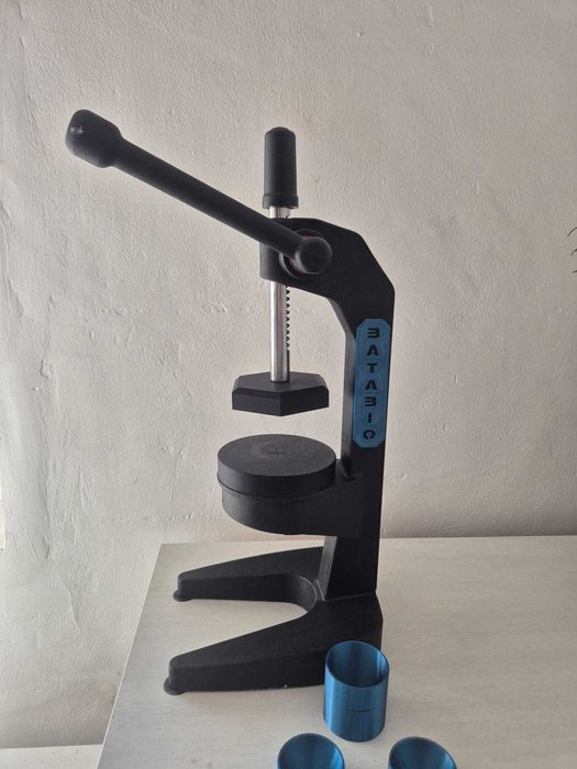 Presă manuală pentru bombe de baie