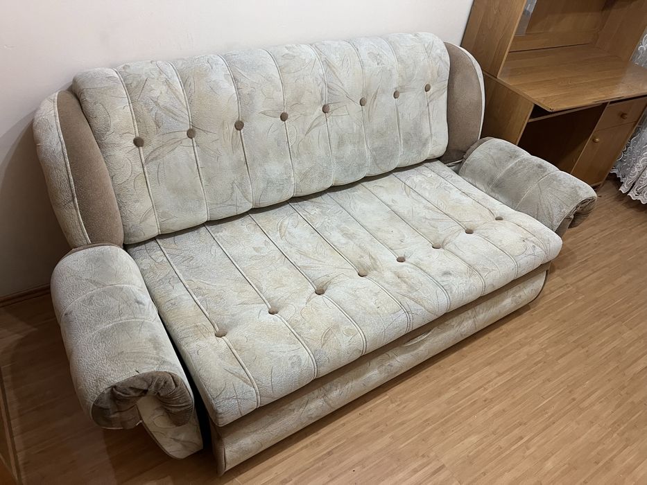 диван б/у для спальни